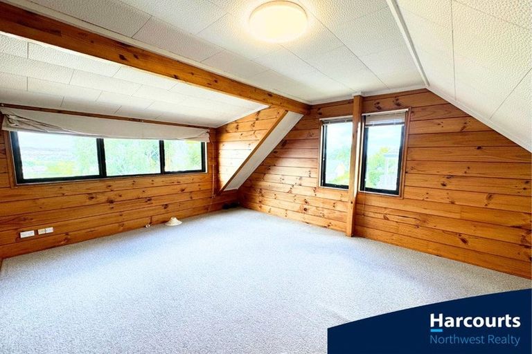 Photo of property in 6a Cambric Place, Botany Downs, Auckland, 2010