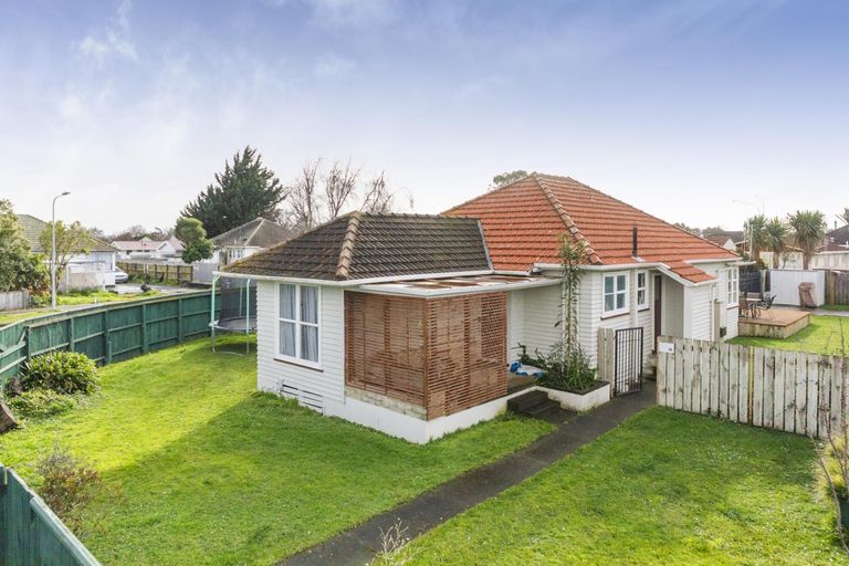 Photo of property in 15 Tweed Street, Roslyn, Palmerston North, 4414