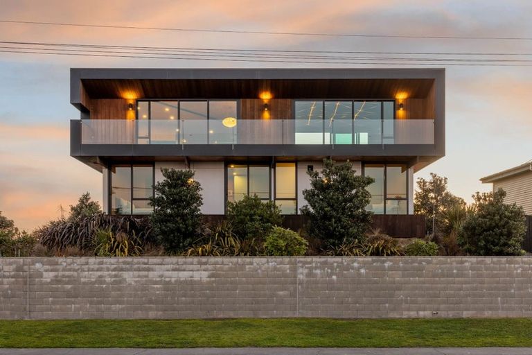 Photo of property in 320 Marine Parade, New Brighton, Christchurch, 8061