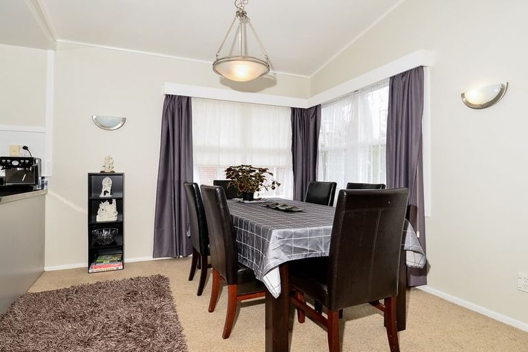 Photo of property in 41 School Road, Te Atatu South, Auckland, 0610