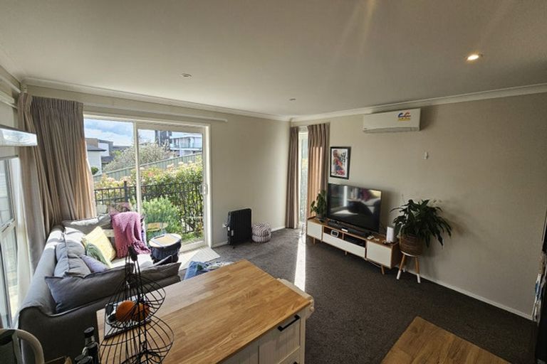 Photo of property in 20 Roxborough Place, East Tamaki Heights, Auckland, 2016