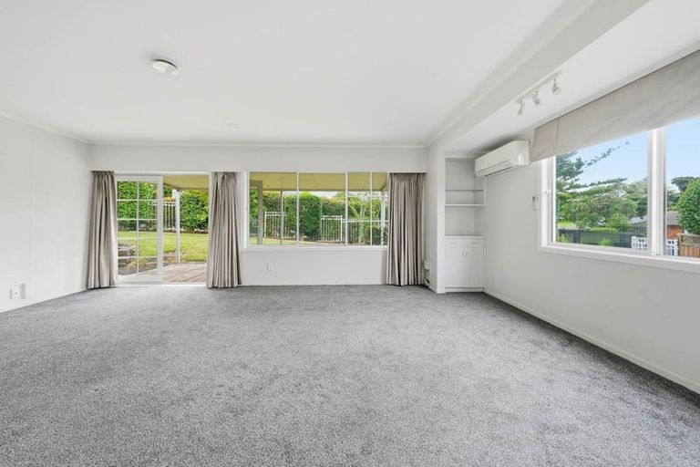 Photo of property in 1/27 Parkhill Road, Mellons Bay, Auckland, 2014