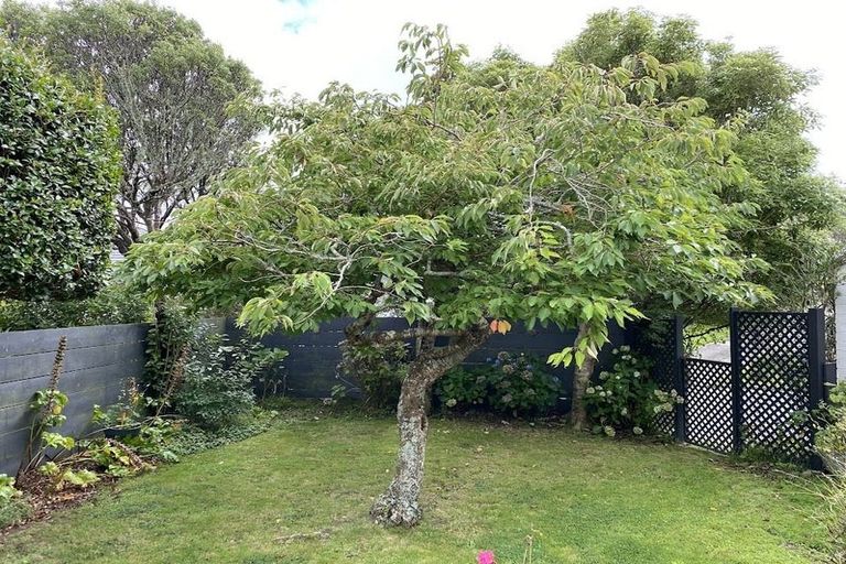 Photo of property in 4 Chudleigh Grove, Churton Park, Wellington, 6037