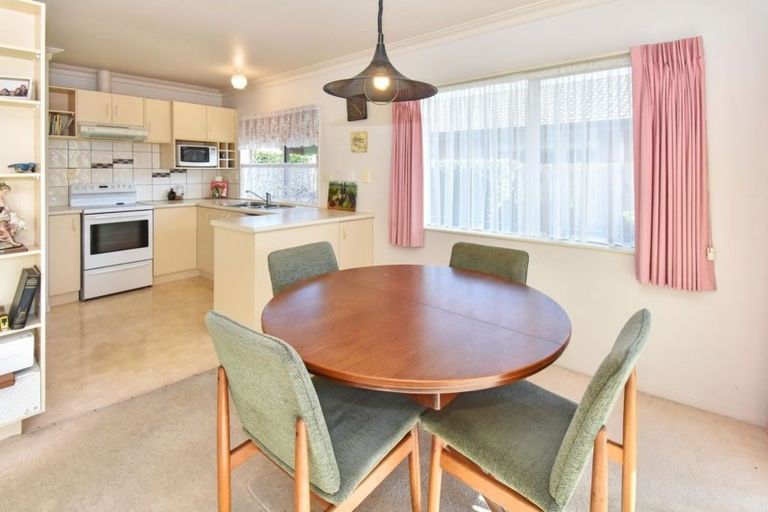 Photo of property in 11/17 Youngs Road, Papakura, 2110