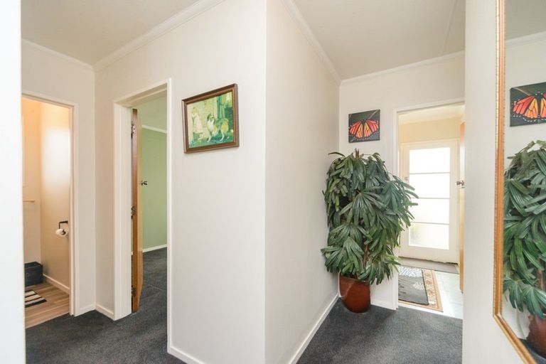 Photo of property in 22 Catlins Crescent, Milson, Palmerston North, 4414