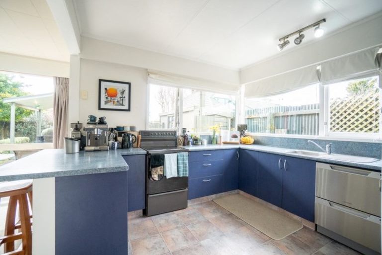 Photo of property in 17 Antrim Place, Hokowhitu, Palmerston North, 4410
