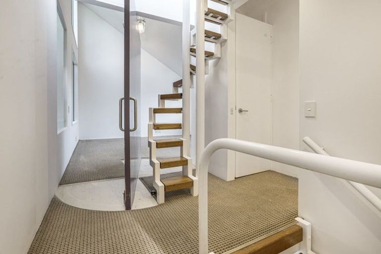 Photo of property in 2 Moata Place, Devonport, Auckland, 0624