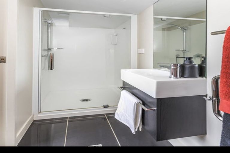 Photo of property in 9/2 Stone Street, Miramar, Wellington, 6022