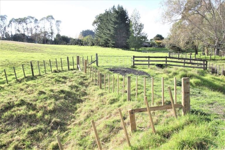 Photo of property in 181 Mangakura Road, Helensville, 0875