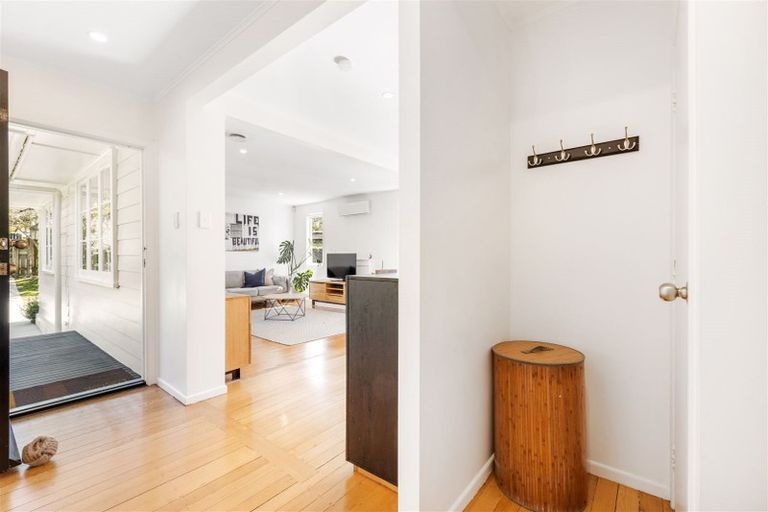 Photo of property in 1/10 Neil Avenue, Te Atatu Peninsula, Auckland, 0610