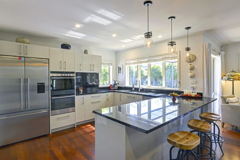 Photo of property in 1 Madison Street, Carterton, 5713