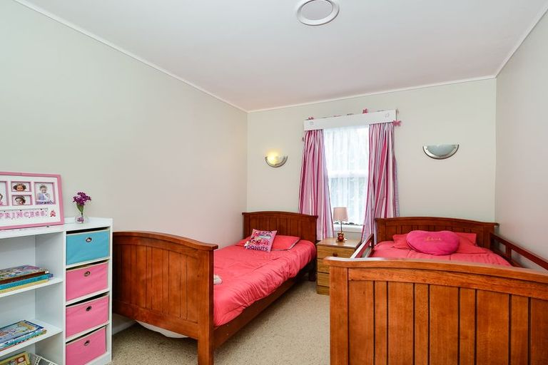 Photo of property in 41 School Road, Te Atatu South, Auckland, 0610