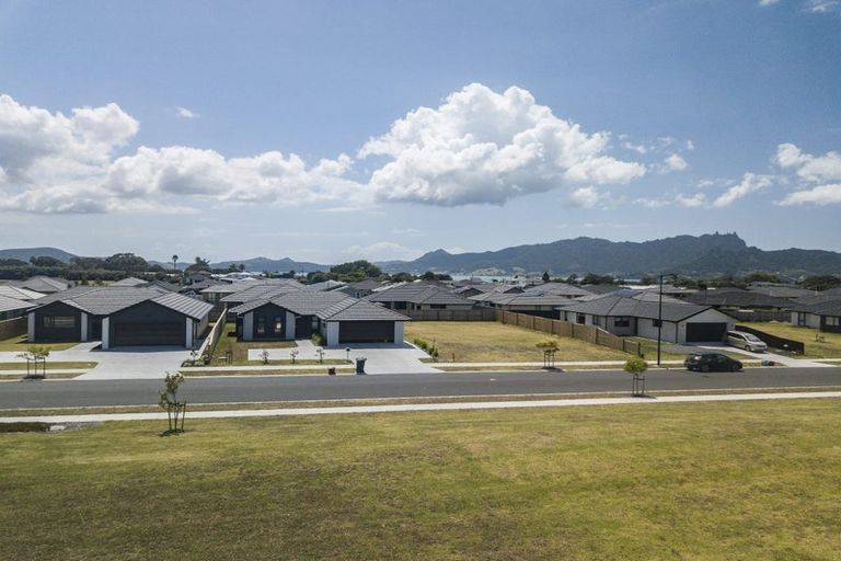Photo of property in 15 Kapiakauri Road, One Tree Point, 0118