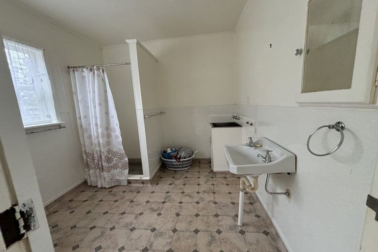 Photo of property in 2 Bledisloe Street, Levin, 5510