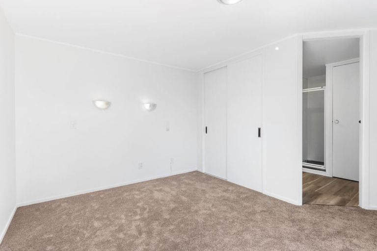 Photo of property in 183b Walter Strevens Drive, Conifer Grove, Takanini, 2112