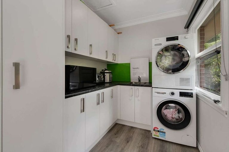 Photo of property in 6 Lancelot Road, Orewa, 0931