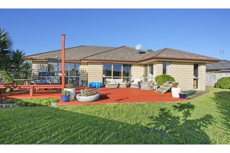 Photo of property in 24 Breaker Grove, Waiuku, 2123