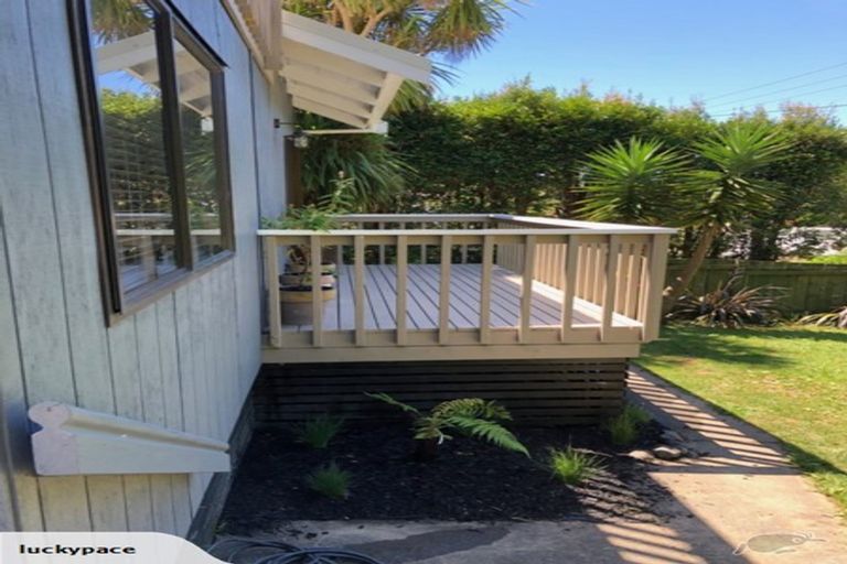 Photo of property in 2/99 Konini Road, Titirangi, Auckland, 0604