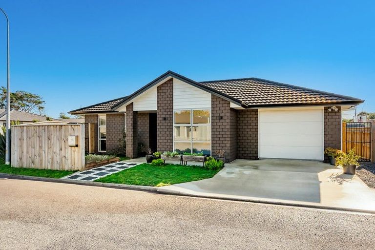 Photo of property in 7 Kikorangi Way, Paraparaumu, 5032