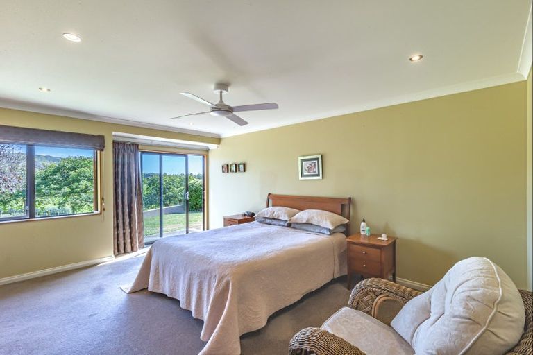 Photo of property in 40 Manakau Heights Drive, Manakau, Otaki, 5583