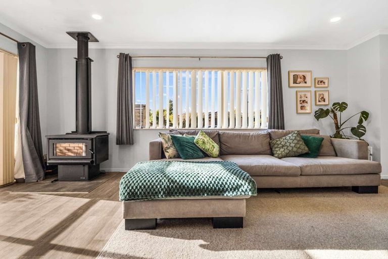 Photo of property in 36 Mandalay Place, Waiuku, 2123