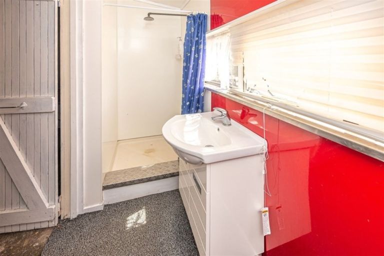 Photo of property in 16 Coleman Avenue, Waverley, 4591