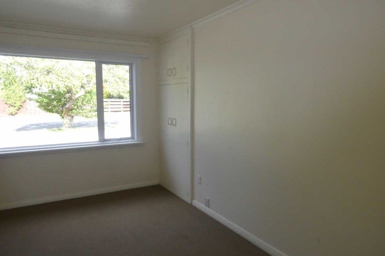 Photo of property in 8 Clonbern Place, Upper Riccarton, Christchurch, 8041