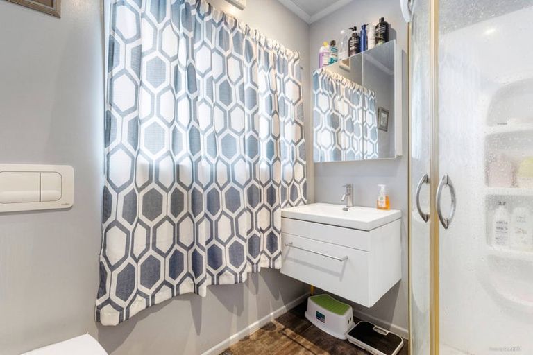 Photo of property in 1/8 Alexander Avenue, Torbay, Auckland, 0630