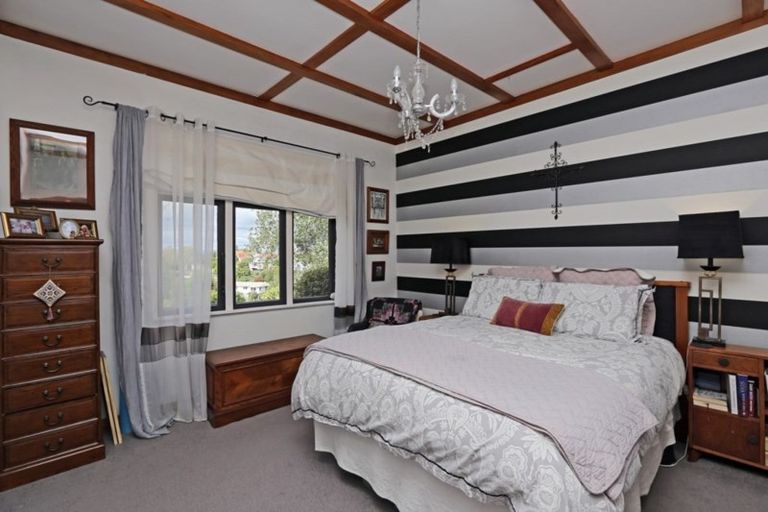 Photo of property in 10 Harvey Road, Bluff Hill, Napier, 4110