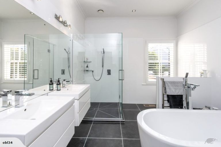 Photo of property in 71 Beach Road, Mellons Bay, Auckland, 2014