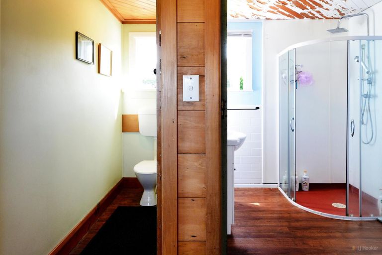 Photo of property in 19 Mount John Road, Waimate, 7977