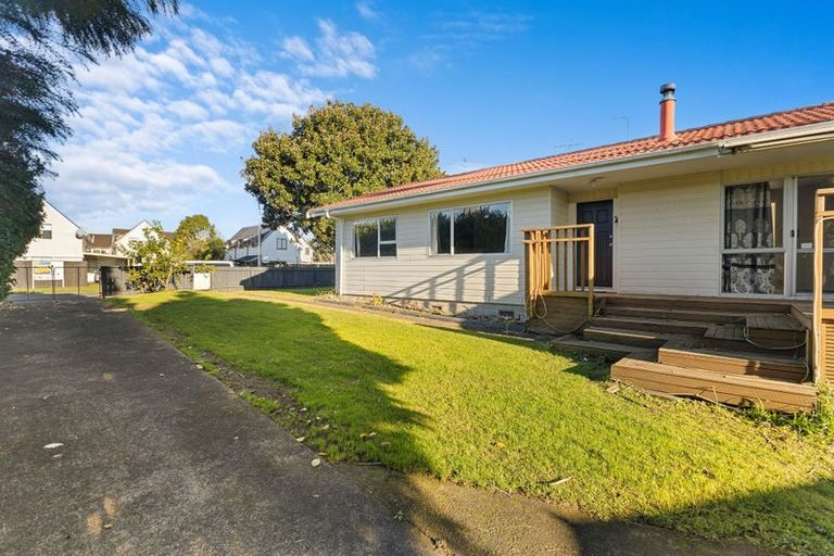 Photo of property in 44 Challen Close, Conifer Grove, Takanini, 2112