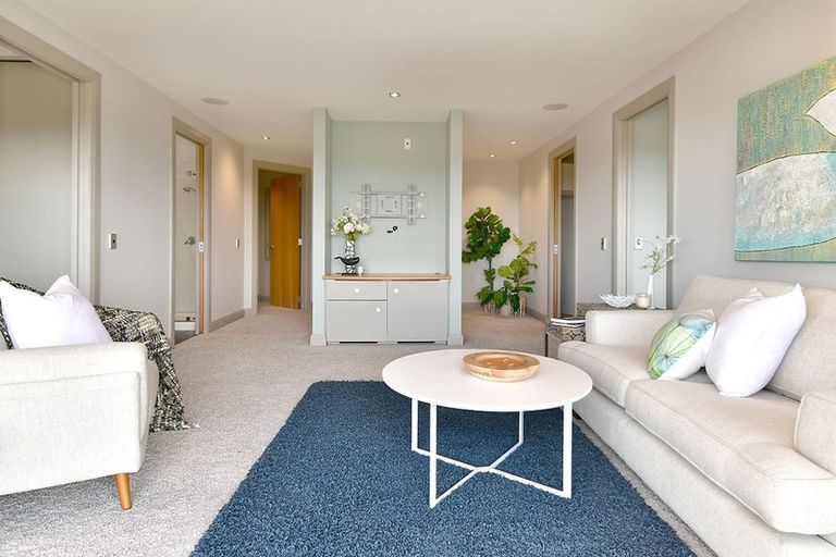 Photo of property in 37 Grovenor Drive, Orewa, 0931