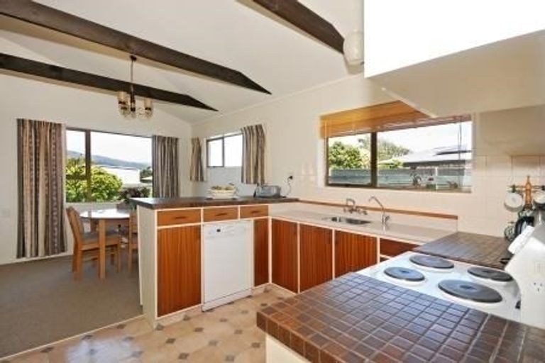 Photo of property in 6 Mountainview Terrace, Otaki Beach, Otaki, 5512