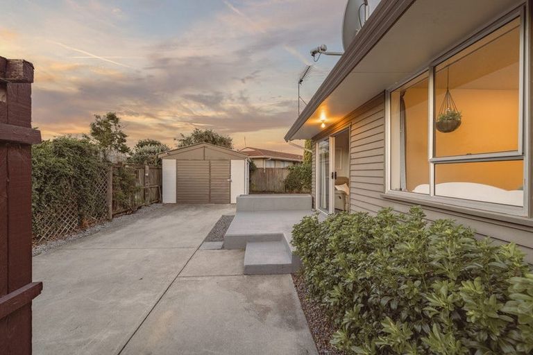 Photo of property in 2/90 Queenspark Drive, Parklands, Christchurch, 8083