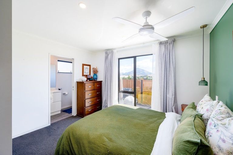 Photo of property in 8 Kingfisher Crescent, Albert Town, Wanaka, 9305