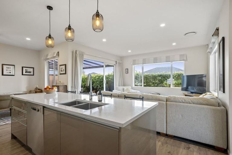 Photo of property in 11 Nobilo Road, Kumeu, 0810