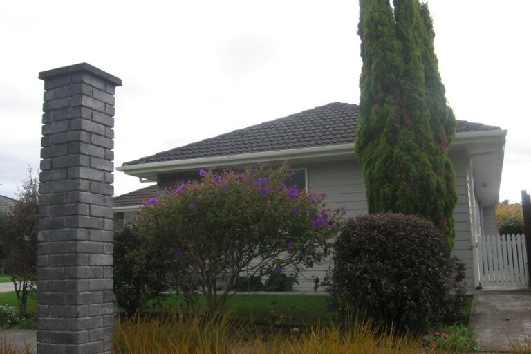 Photo of property in 16 Dalfield Place, Highbury, Palmerston North, 4412