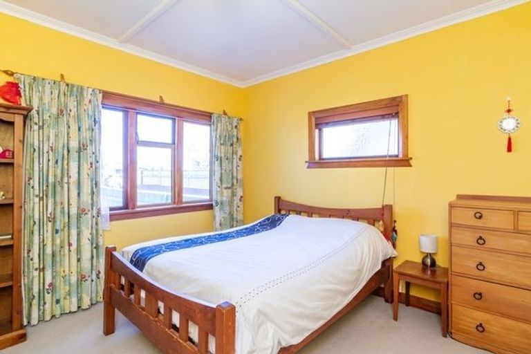 Photo of property in 27 Guthrie Street, Waterloo, Lower Hutt, 5011