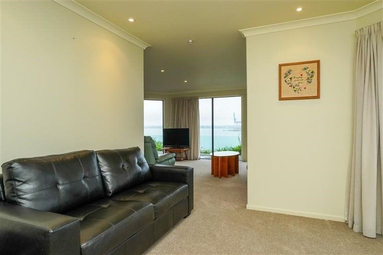 Photo of property in 61c Stanley Road, Stanley Point, Auckland, 0624
