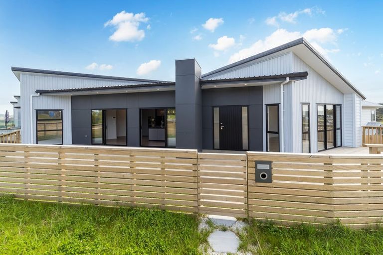 Photo of property in 1 Sunnyheights Road, Orewa, 0931