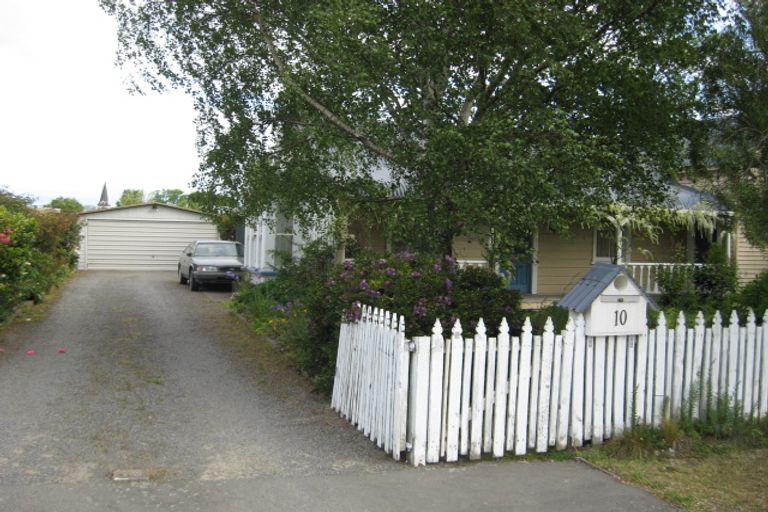Photo of property in 10 Douglas Road, Amberley, 7410