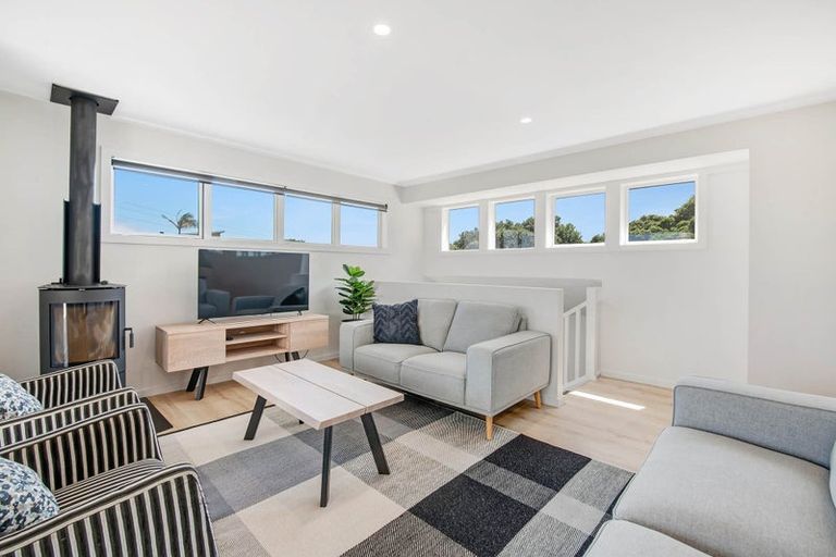 Photo of property in 1 Domain Crescent, Muriwai, Waimauku, 0881