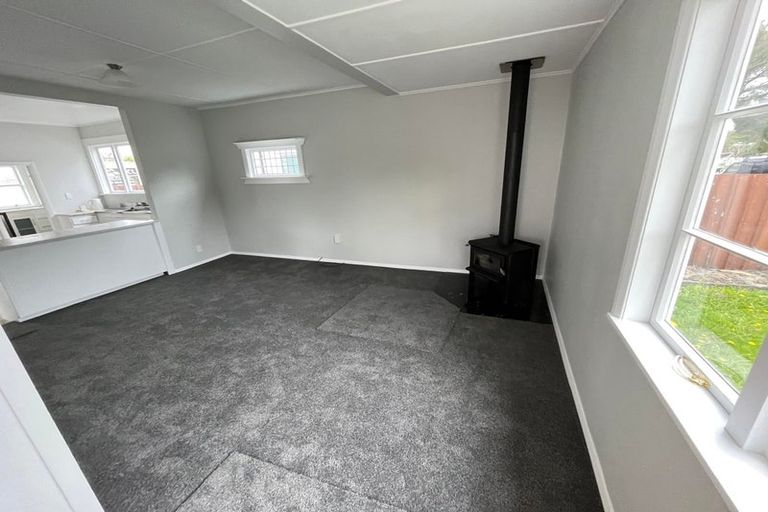 Photo of property in 102 Gibbons Street, Ebdentown, Upper Hutt, 5018