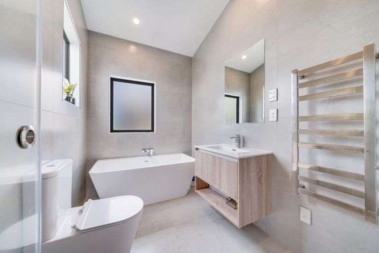 Photo of property in 1/1a Halsey Road, Manurewa, Auckland, 2102