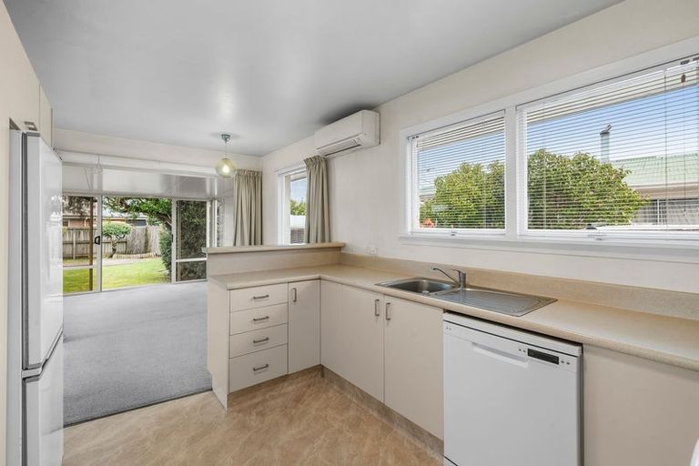 Photo of property in 77 Farquhars Road, Redwood, Christchurch, 8051