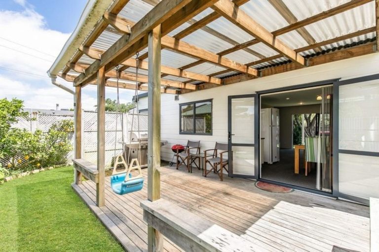 Photo of property in 2 Braeburn Place, Takanini, 2112