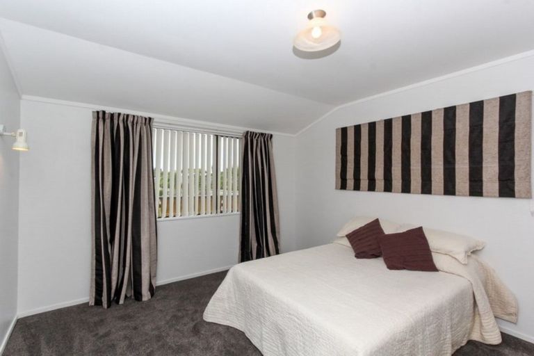 Photo of property in 4 Sandel Rise, Merrilands, New Plymouth, 4312