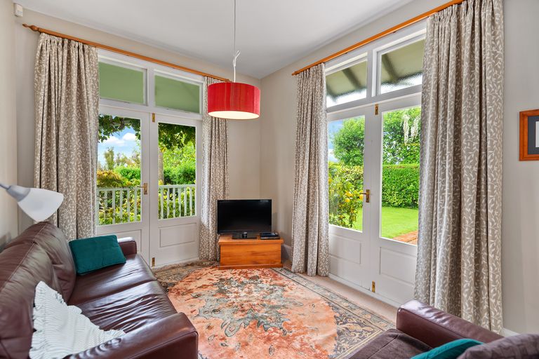 Photo of property in 93 Dyers Pass Road, Cashmere, Christchurch, 8022