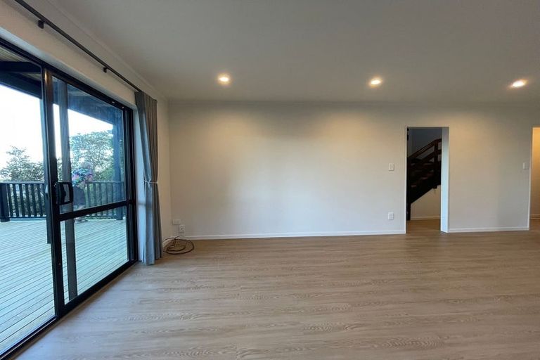 Photo of property in 1/16 Glen Vista Place, Bayview, Auckland, 0629